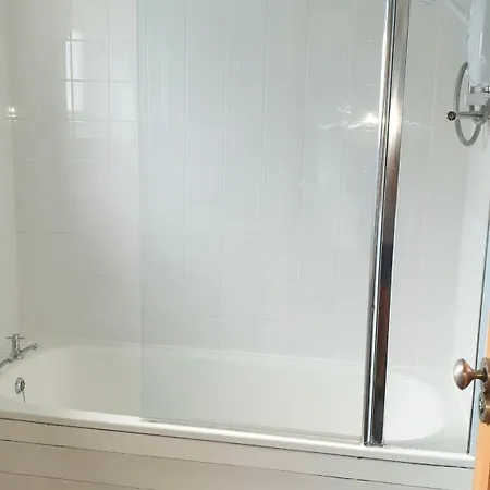 2 Bed House Sleeps 6 Short Taxi To Leeds City Centre Leeds (West Yorkshire)