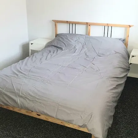 2 Bed House Sleeps 6 Short Taxi To Leeds City Centre Holiday home