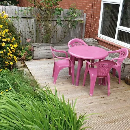2 Bed House Sleeps 6 Short Taxi To Leeds City Centre Vakantiehuis Leeds (West Yorkshire)